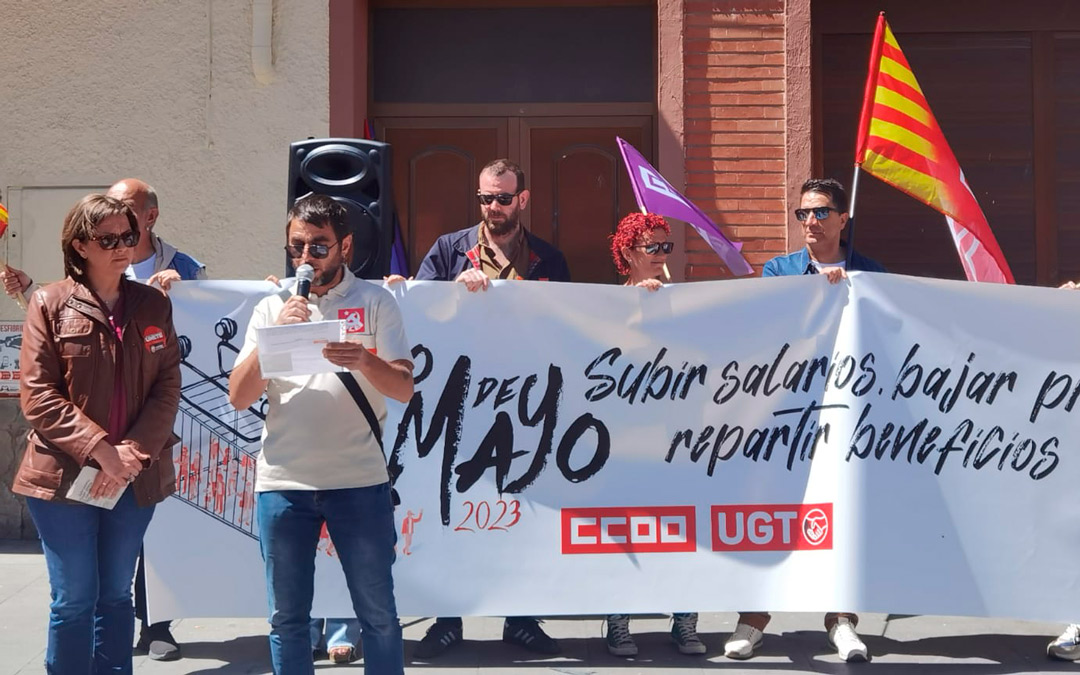 Darío Sanz y Vanesa Pellicena han leído el manifiesto de la concentración del 1 de mayo en Andorra. / CCOO