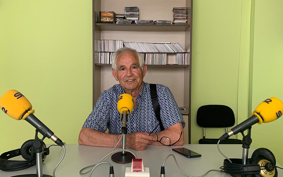 Antonio Espinosa en Radio Caspe./ P.S.