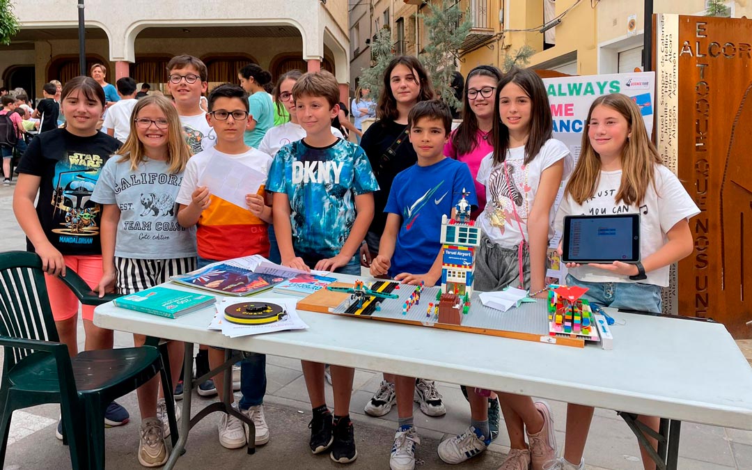 Centenares de alumnos se han concentrado en Alcorisa para presentar sus proyectos matemáticos. /L.C.