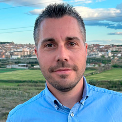 David García. PP. Técnico superior de administración