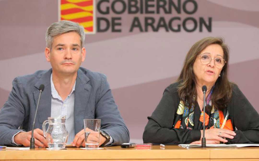 Jorge Crespo y Carmen Sánchez, durante la rueda de prensa que han ofrecido durante la mañana del martes./ DGA