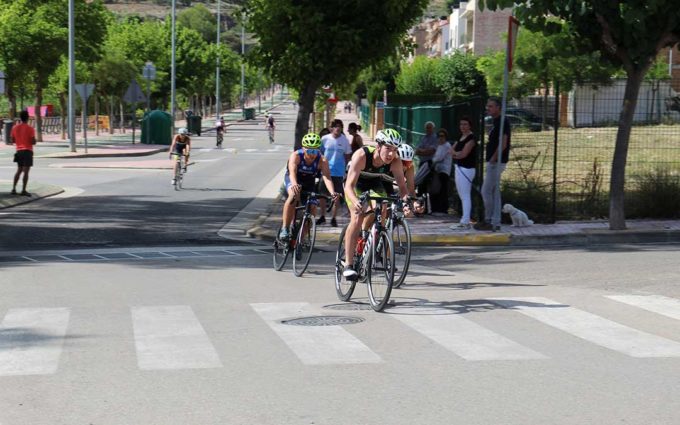 150 atletas de todo Aragón se miden bajo el sol en el V Triatlón Escolar Ciudad de Alcañiz