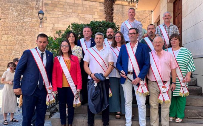 Rafael Guía es el nuevo alcalde de Andorra. En la foto aparece él junto al resto de concejales del nuevo equipo de gobierno./ C.O.
