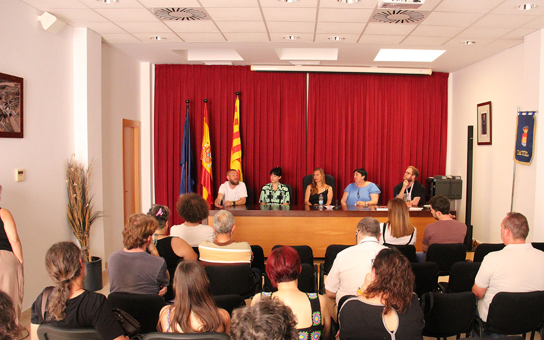 Mesa redonda con Pablo Sierra, Patricia de Blas, Almu Bree, Carmen Arroyos y Miguel Gardeta. / B. Severino