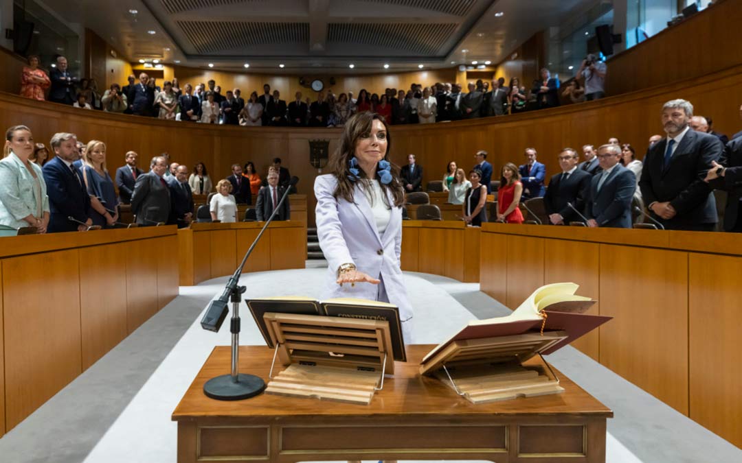 Marta Fernández, de Vox, ha sido elegida presidenta del Parlamento aragonés tras un acuerdo de su partido con el PP./ GUILLERMO MESTRE