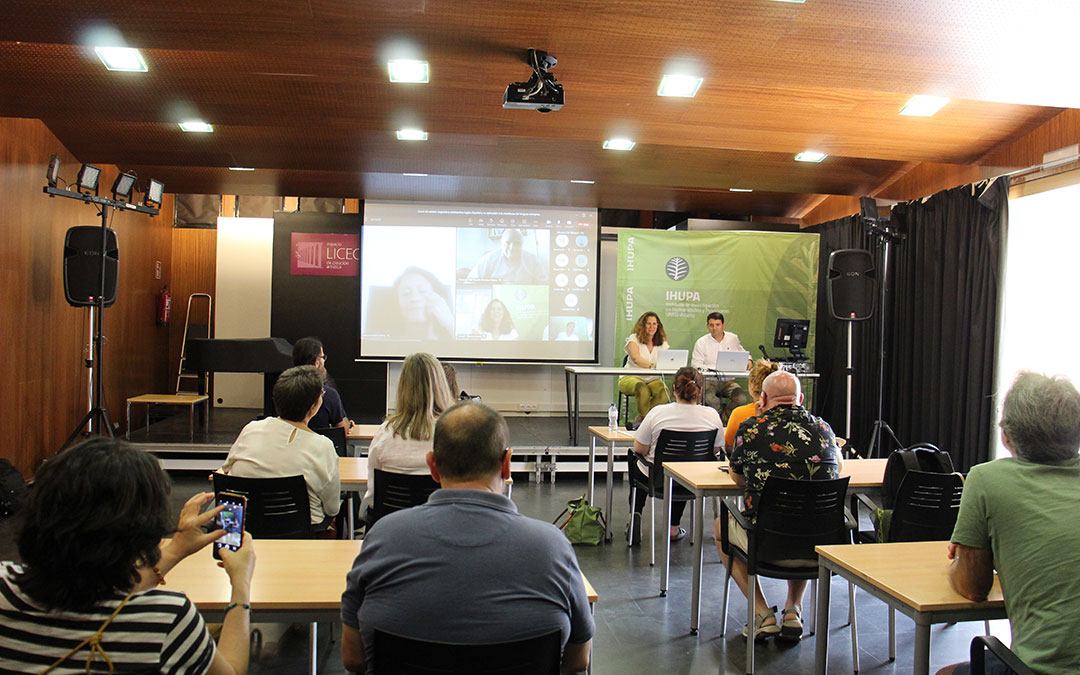 Clausura del curso del IHUPA-UNED a cargo del alcalde de Alcañiz, Miguel Ángel Estevan. / B. Severino