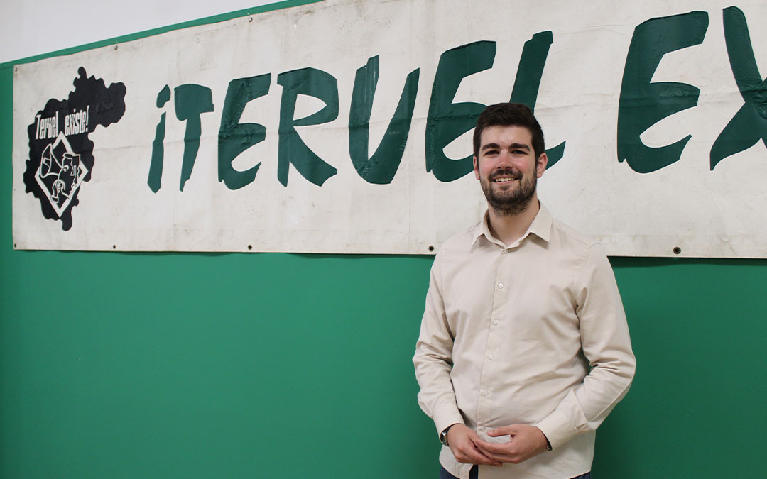 Diego Loras, candidato de Teruel Existe al Congreso, en la sede del partido en Alcañiz / Eduard Peralta
