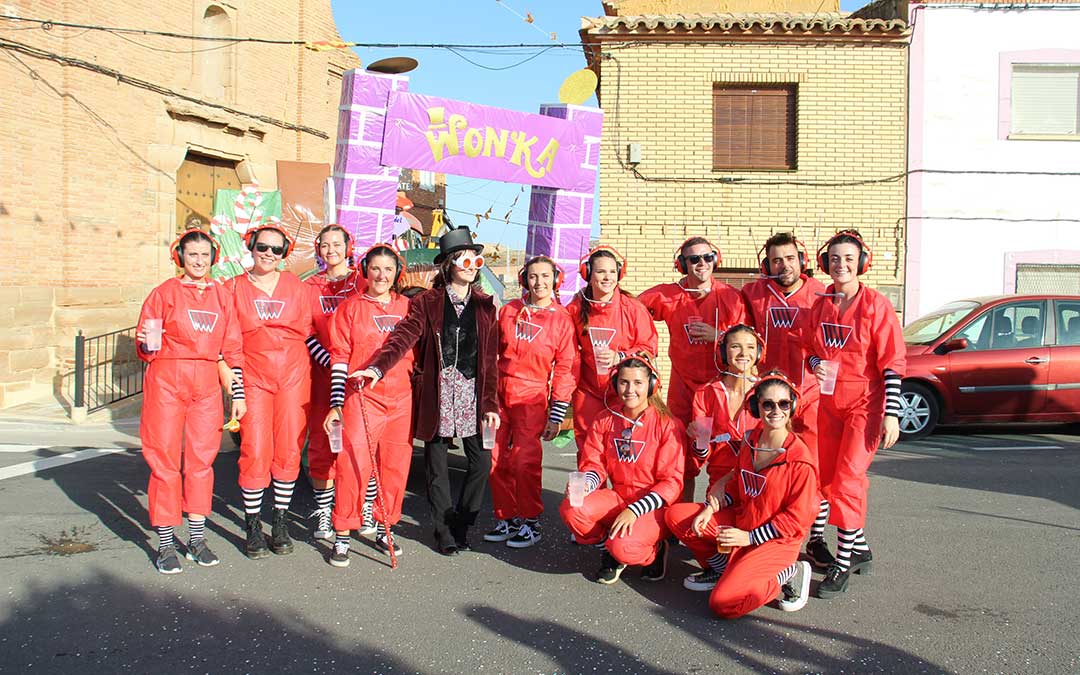Desfile de carrozas en Vinaceite. / B. Severino