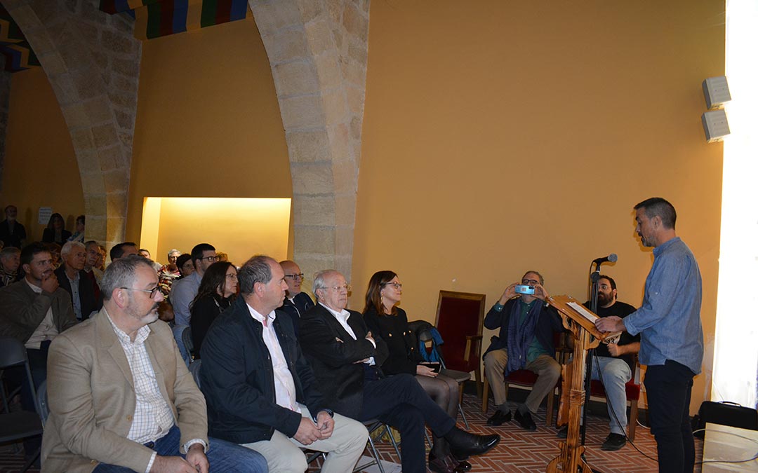 El presidente del CECBAC e historiador, Amadeo Barceló, durante su intervención,/I.M.