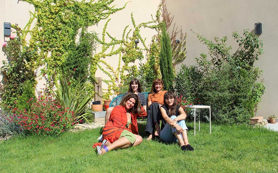 Alba Giner, Ale Lacour, María López y Nuria Candela, en Casa Filou, el complemento perfecto a la Casa de Belmonte. / B. Severino