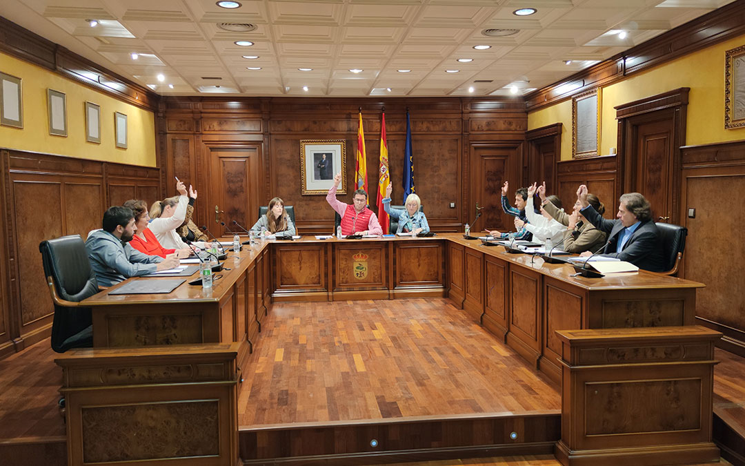 Pleno extraordinario de Calanda de tasas. / A. Gracia