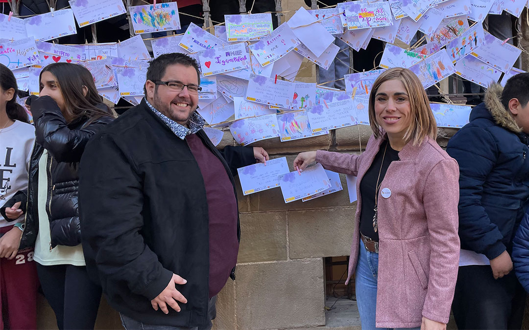 Alberto Carmona y Marta Alquézar han colgado también su mensaje./ M.C.