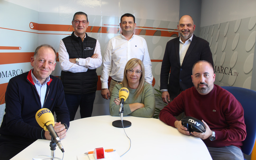 Especial de Radio La Comarca desde el estudio por el Salón del Vehículo de Ocasión de Alcañiz. /N.A.