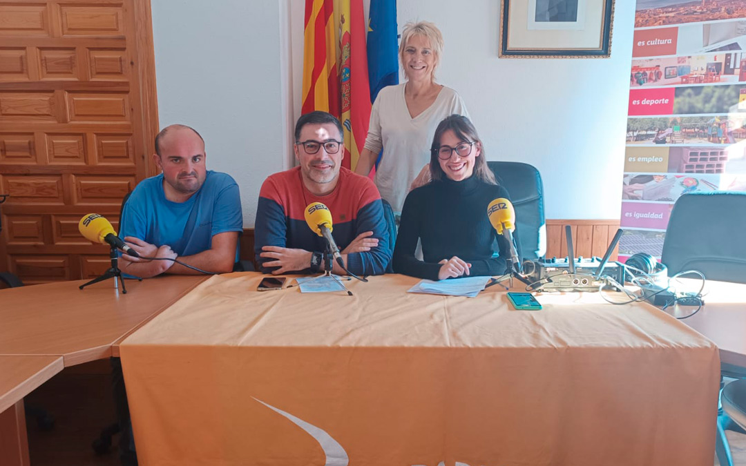 Especial de Radio La Comarca desde el salón de actos de Aguaviva. /L.C.