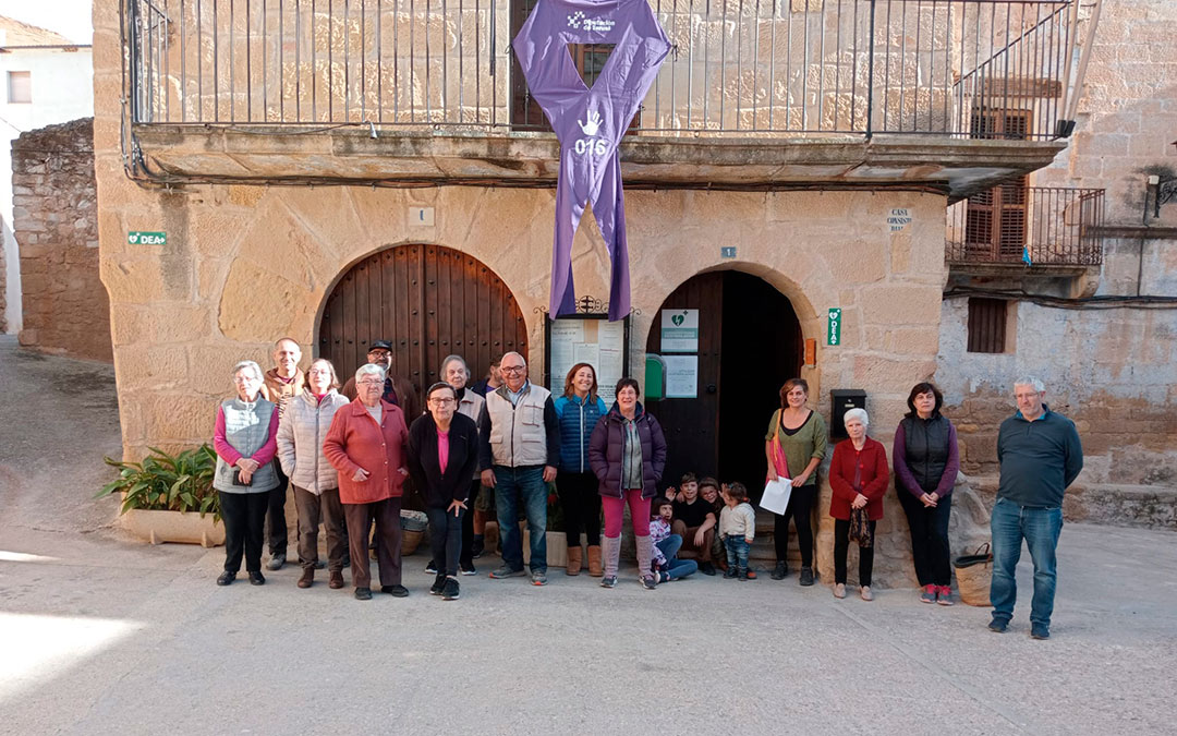 Concentración en Arens de Lledó por el 25-N. / L.C.
