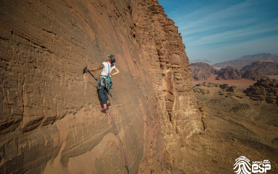 Ángela Altaba, alpinista de Cantavieja, en su expedición a Arabia Saudí./ F.M.E.