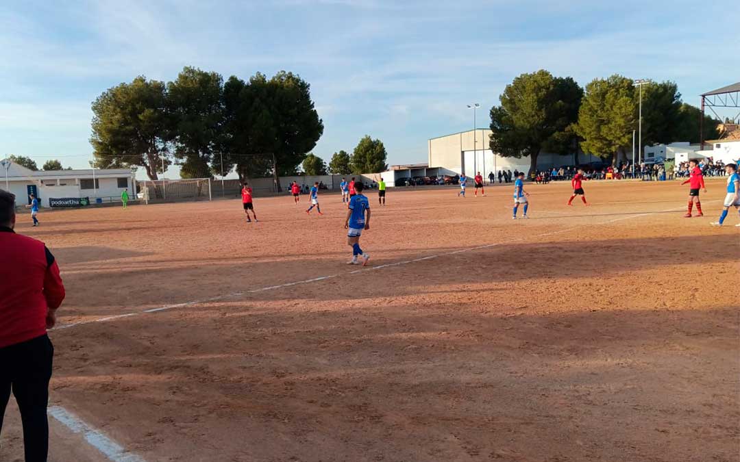 El derbi del Bajo Martín dio la victoria al Samper por 2 a 1 ante el Boca Hijar. / La COMARCA