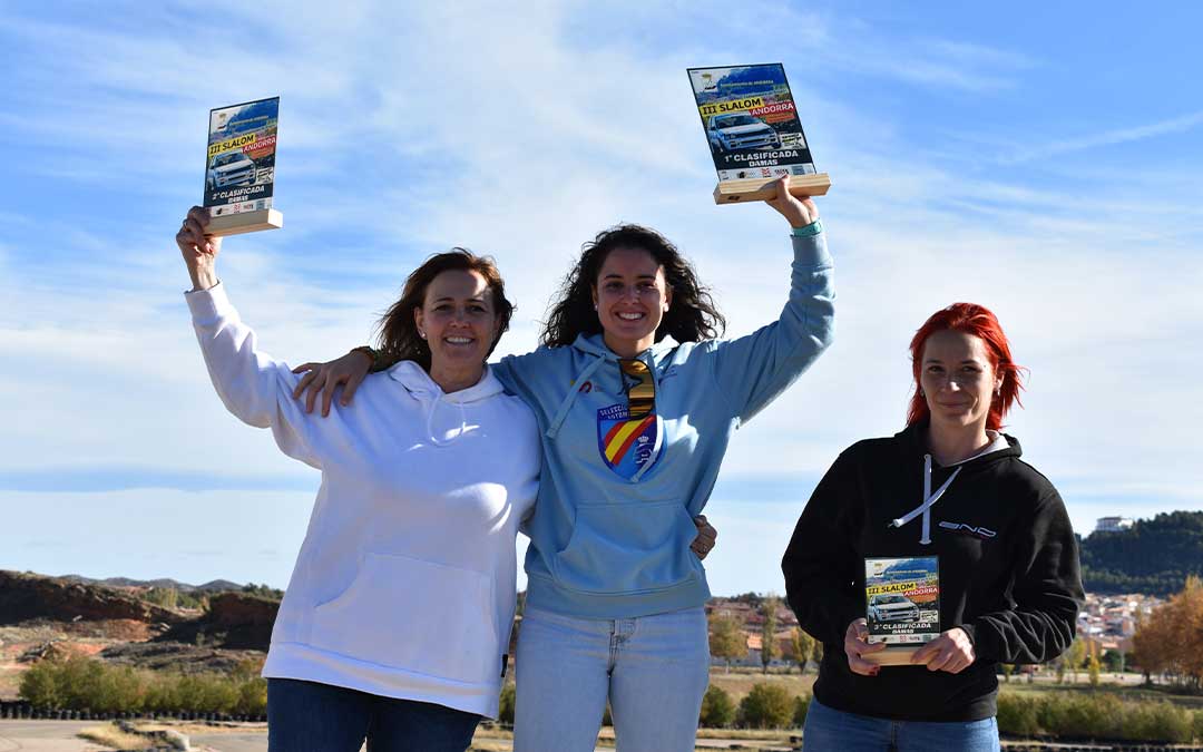 Laura Aparicio, en el podio de Damas del Slalom de Andorra/ L.A.