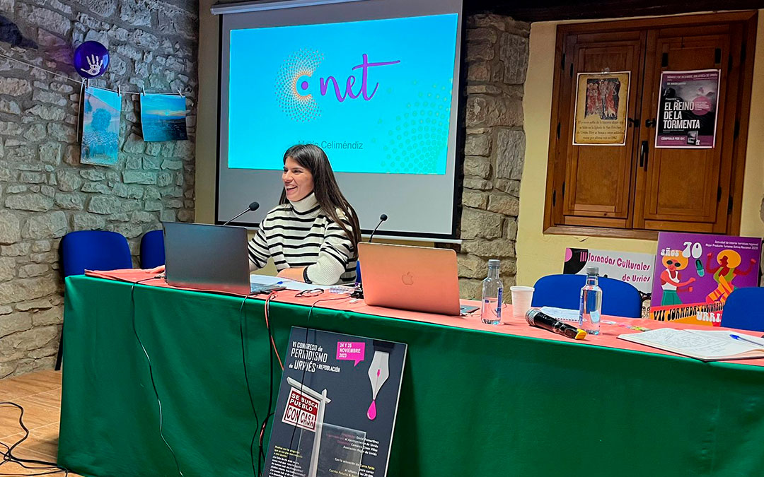 La periodista María Celiméndiz explicó la digitalización que la redacción de La COMARCA ha experimentado en los últimos cuatro años./ Eduard Peralta