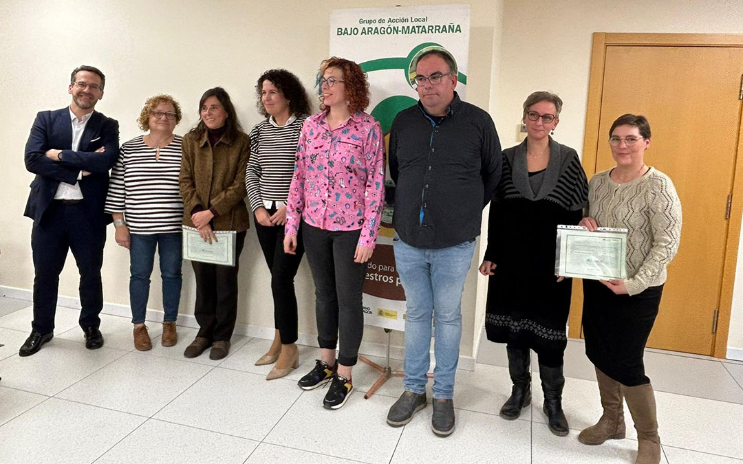Foto de familia de los premiados por sus proyectos en la Jornada Tierra de Oportunidades./ L.C.