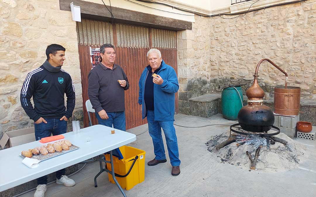 El alambique ha sido una de las principales atracciones de la feria./ J.L.