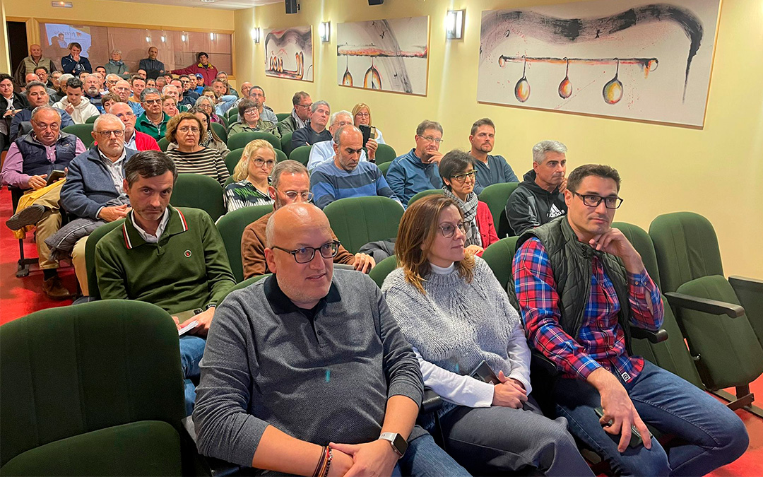 Reunión informativa el miércoles con autoridades y vecinos./ Sofía Fondevilla