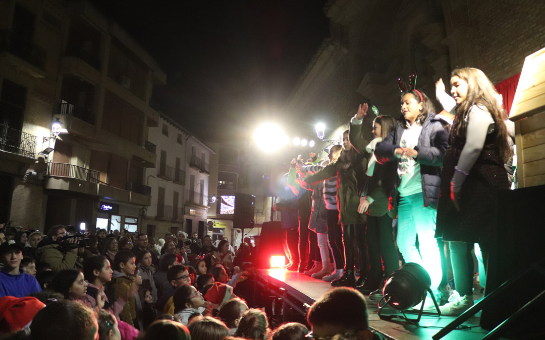 El Coro escolar cantó y también bailó. /N.A.