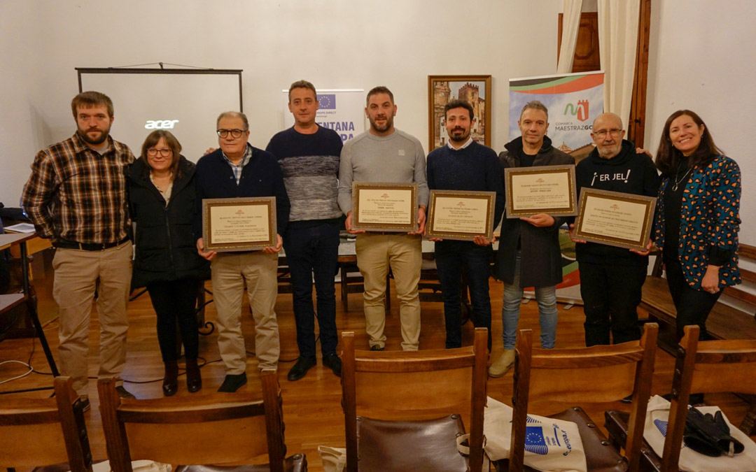 Los reconocimientos han sido entregados por el presidente de la Comarca del Maestrazgo, Fernando Safont, y el presidente de ADEMA, Roberto Rabaza. /C.M.