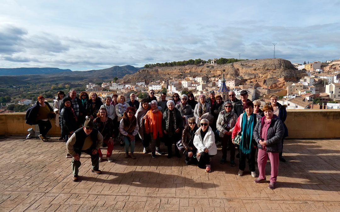 Grupo de las Cinco Villas visitando el Castillo de Albalate en noviembre. / Albalate Turístico