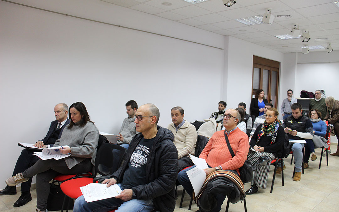 Autónomos y empleados de pequeñas pymes siguieron la jornada de ciberseguridad. / B. Severino