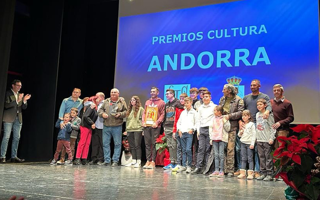 Entrega del Premio Cultura para la asociación de la Comparsa de Gigantes y Cabezudos./ Ayto. Andorra
