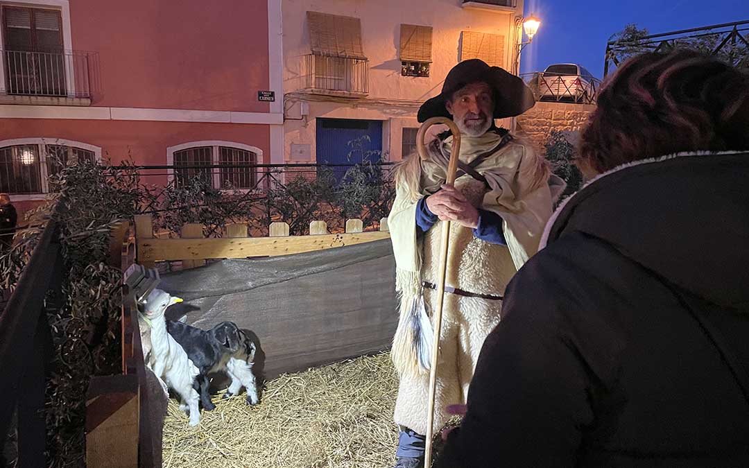 El belén contó con cabras y gallinas./ S.F.