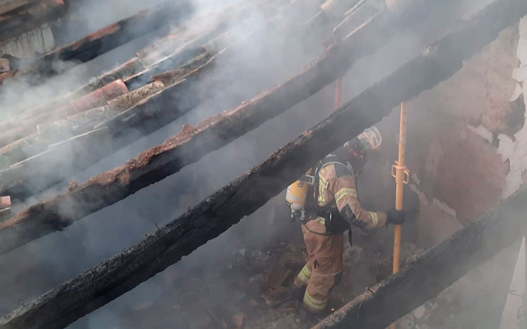 Extinción de un incendio doméstico./ DPZ