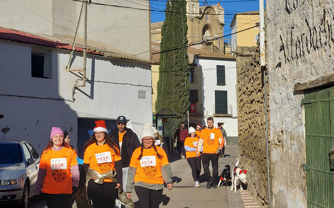 Además de corredores, han participado multitud de senderistas./ J.L.