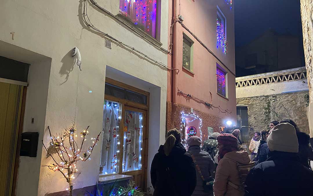 El jurado recorrió la localidad para ver las distintas fachadas./ S.F.