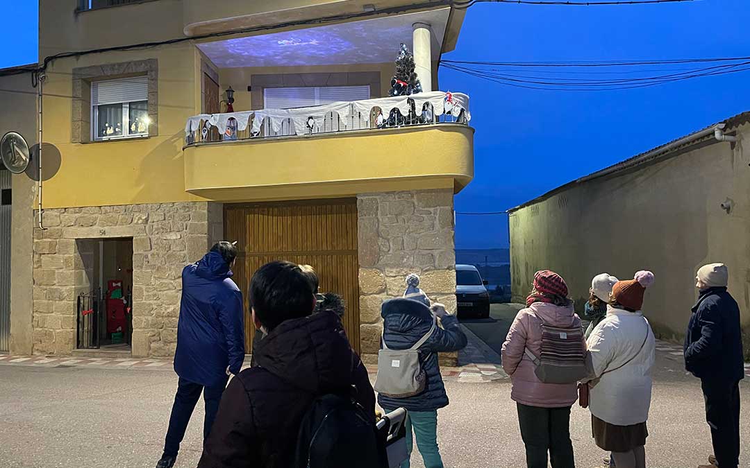 Algunas casas participantes tenían también imágenes navideñas proyectadas./ S.F.