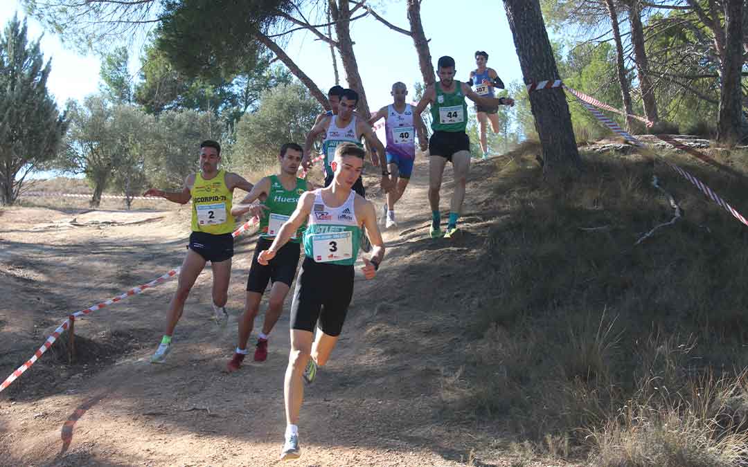 Cabeza de carrera de la prueba absoluta masculina con el muniesino Roberto Martín liderando. / E.P.