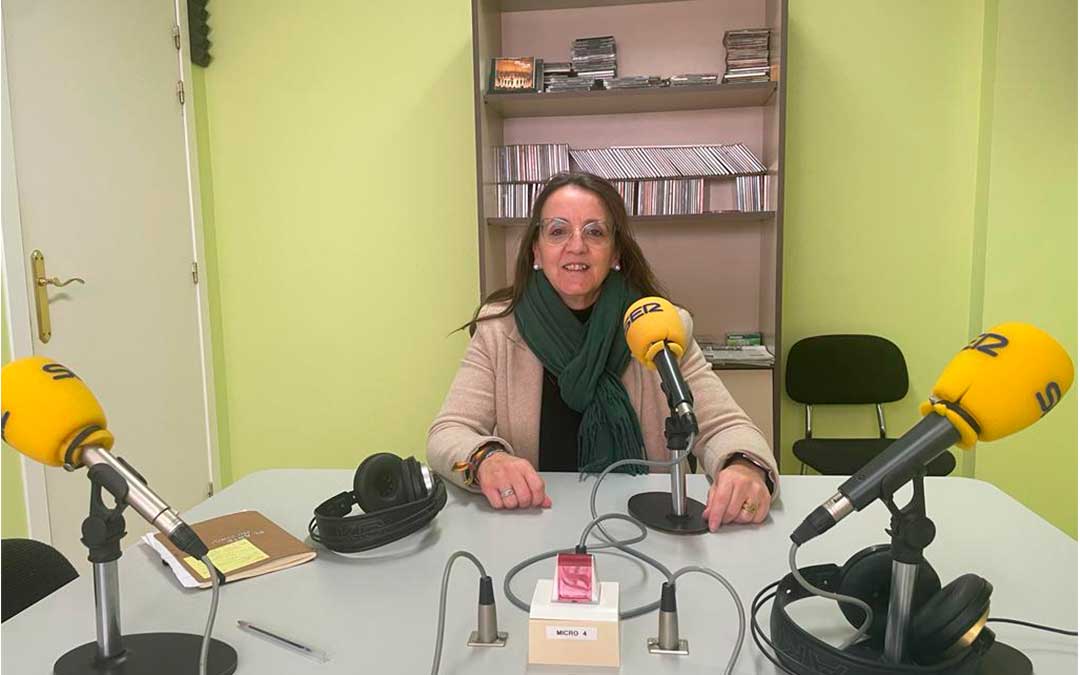 Encarna Romero en Radio Caspe./ S.F.