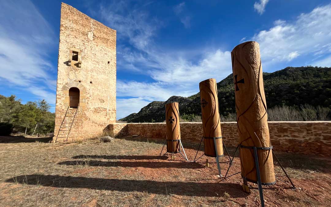 Escultura realizada por Estela Ferrer, Joaquín Macipe y Manolo Cirugeda ubicada en Berge en la Torre Pique. / Estela Ferrer