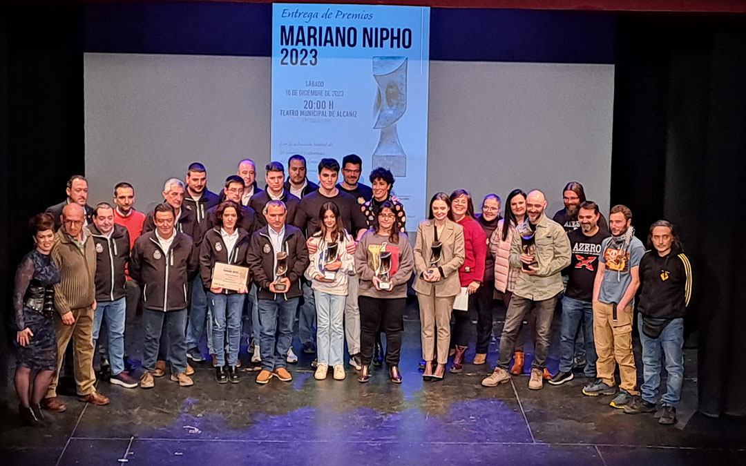 Foto de familia de la entrega de premios./ Marcos Navarro/Diario de Teruel
