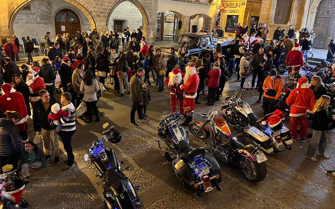 Fin de la ruta de las Harley en la Plaza de España. / E.P.