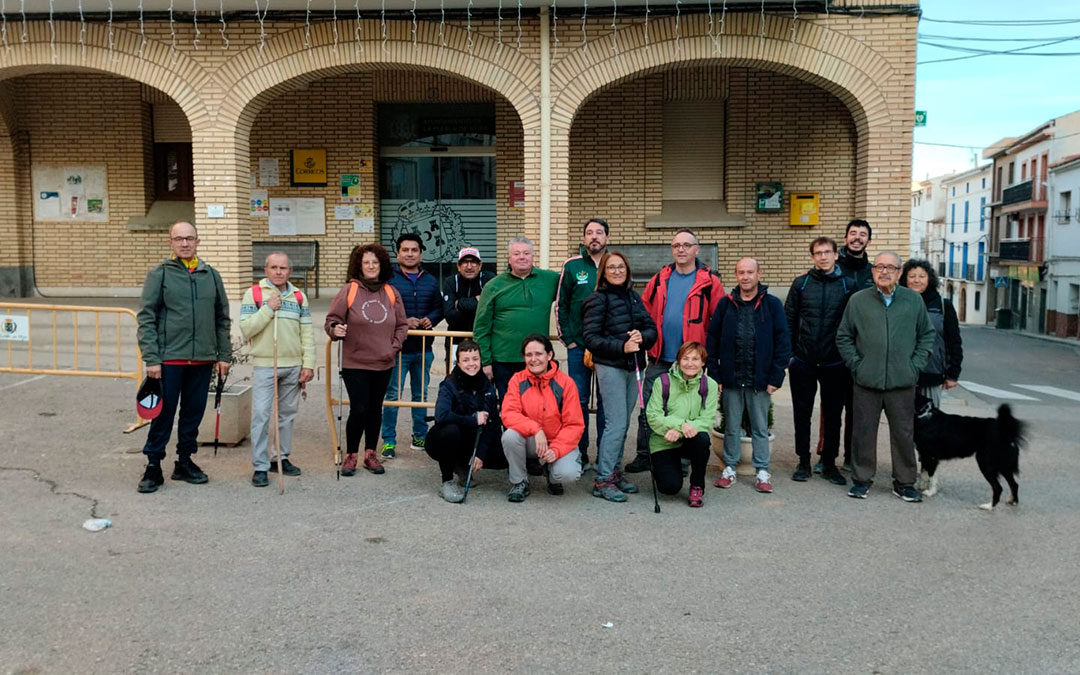 Participantes en la ruta senderista guiada del domingo al entorno. / Ayto. La Puebla