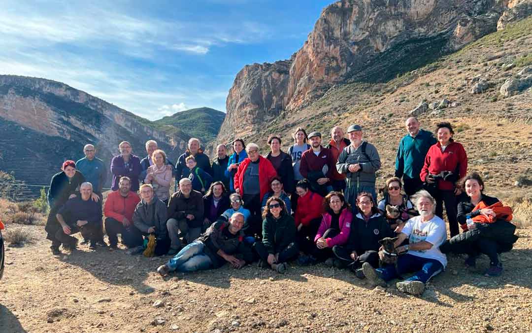 Los vecinos de Ladruñán disfrutando de la excursión./L.C.