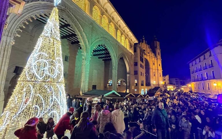 La plaza España iluminada / L.C.
