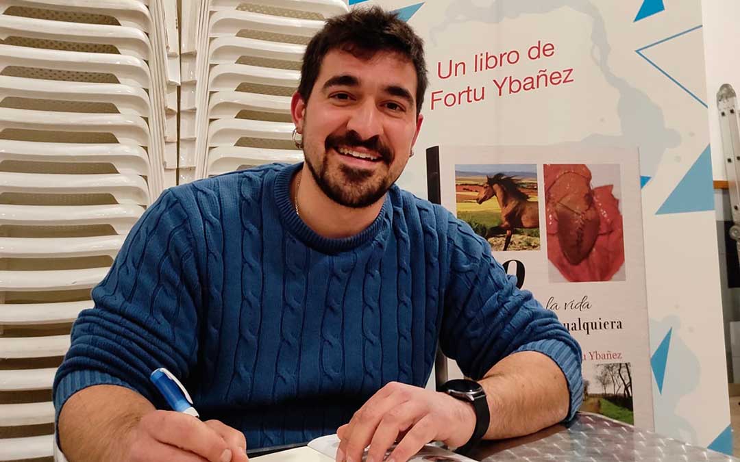 Alberto Fortuño 'Fortu Ibáñez', durante la presentación del libro en La Portellada./ L.C.