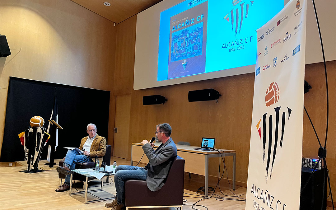 Diego Romero y Javier Vílchez durante la presentación del libro. / E.P.