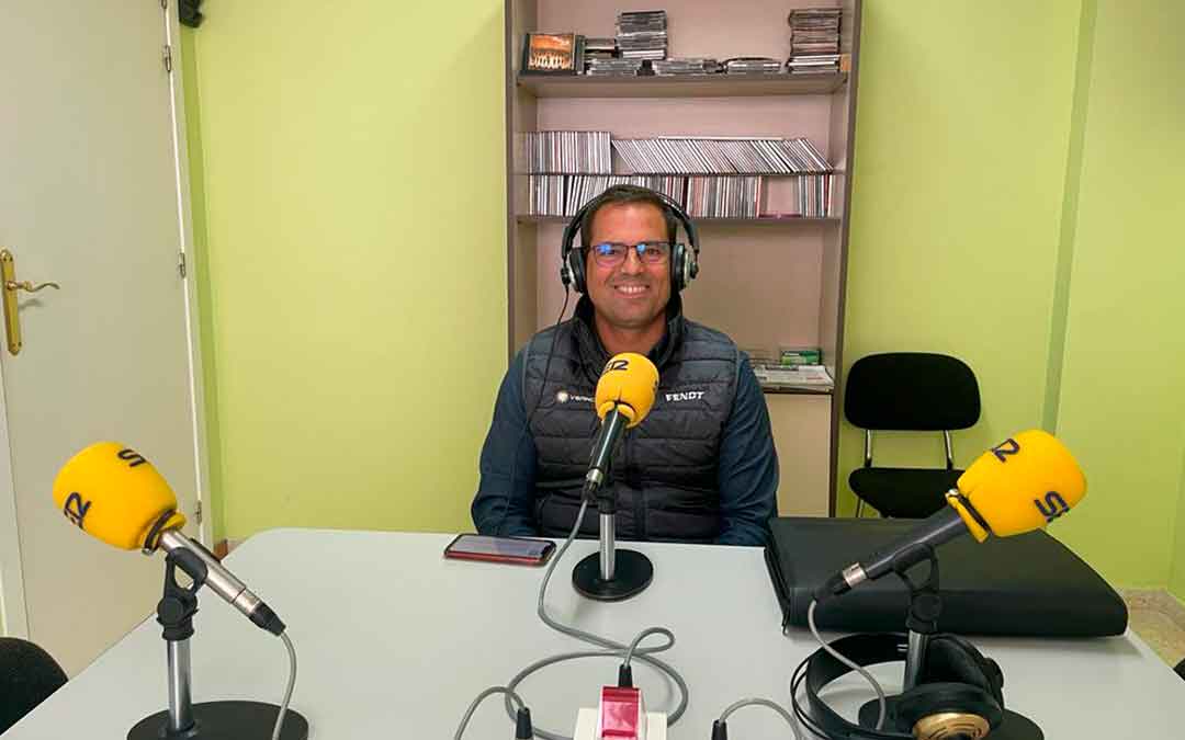 Ramón Repollés, consejero delegado de Deportes de la Comarca Bajo Aragón-Caspe en Radio Caspe./ S.F.