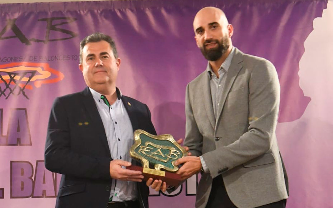 Eduardo Orrios recogió el reconocimiento hace unos días en Zaragoza./ AYTO ALCAÑIZ