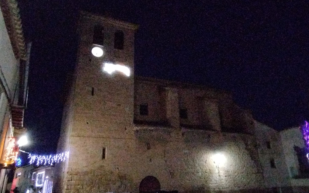 La localidad luce un alumbrado navideño propiciado por el apoyo de los vecinos y la iniciativa del consistorio./ Ayto Torre de Arcas.