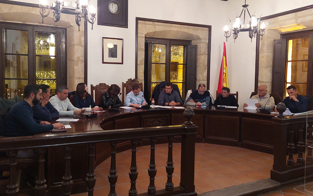 La sesión plenaria tuvo lugar el viernes por la noche./ J.L.